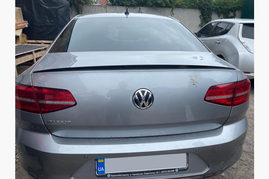 Volkswagen Passat B8 2015–2023 LIP spojler (Sunplex, čierny) (115,8 cm x 6,3 cm) Fotografia 3