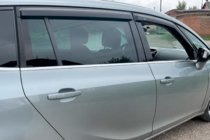 Opel Zafira C Tourer 2011–2019 Deflektory okien (4 ks, HIC) fotografia 2