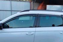 Skoda Karoq 2018– Okenné deflektory s chrómovou lištou (4 ks, HIC) fotografia 6