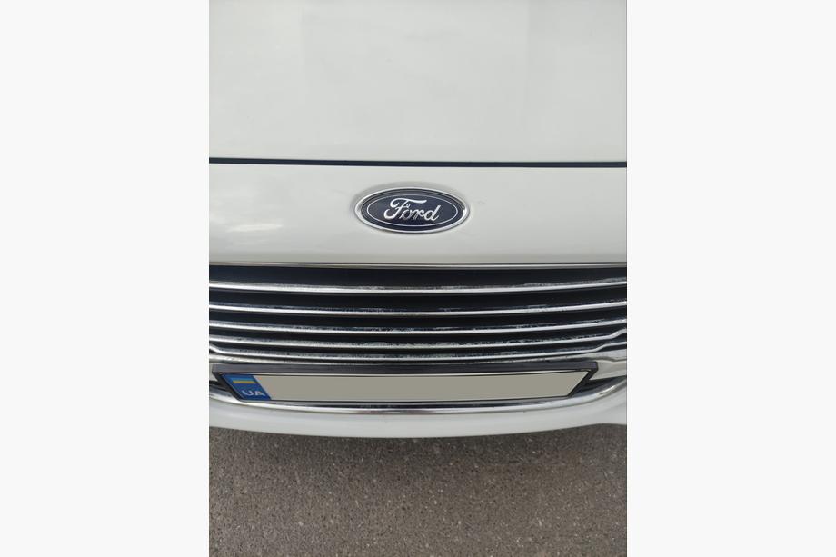 Ford Fiesta 2008–2017 Predný emblém 2013-2017 112 mm/47 mm (samolepiaci) Fotografia 3