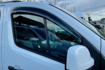 Opel Vivaro 2015–2019 Okenné veterné deflektory (2 ks, HIC) fotografia 7