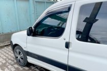 Peugeot Partner 1996–2008 Okenné deflektory 11 cm (2 ks, HIC) fotografia 2