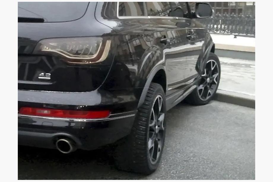Audi Q7 2005–2015 Úzke rozširovače blatníkov S-Line Image