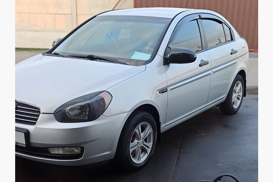 Hyundai Accent 2006–2010 Kryty zrkadiel BMW-Style (2 ks) Fotografia 1