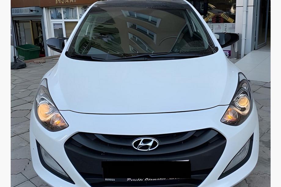 Hyundai Accent 2011–2017 Kryty zrkadiel bez výrezu pre smerovku BMW-style (2 ks) Image
