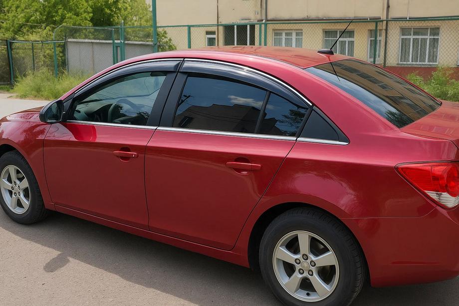 Chevrolet Cruze 2009–2015 Okenné veterné deflektory s chrómovou lištou SD (4 ks, ABM) Image