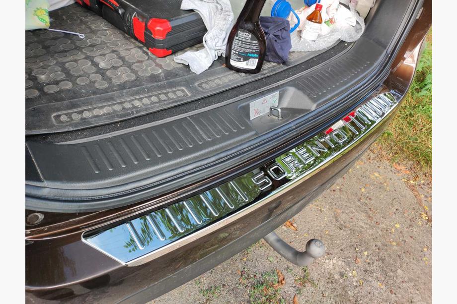 Kia Sorento II XM 2009–2014 Chrómová lišta na zadný nárazník Libao (2013+) Image