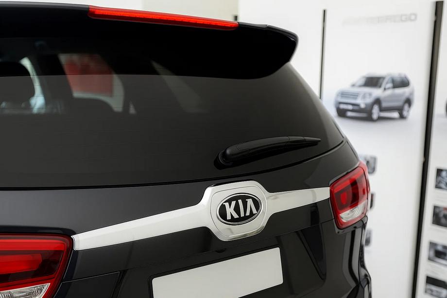 Kia Sorento III UM 2014–2020 Lišta nad ŠPZ Libao V1 (plast) Image