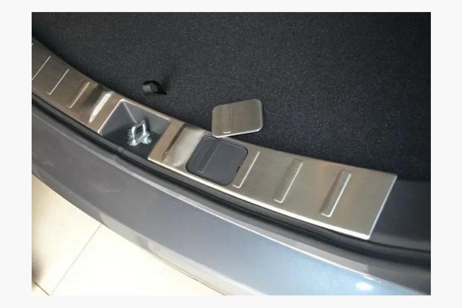 Mitsubishi Outlander 2012–2021 Nerezová ochranná lišta prahu kufra Libao Fotografia 3