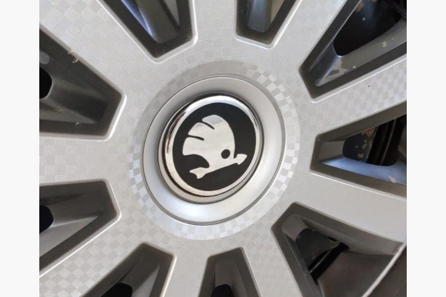 Skoda Nálepky na stredové krytky 54 mm (4 ks) Image