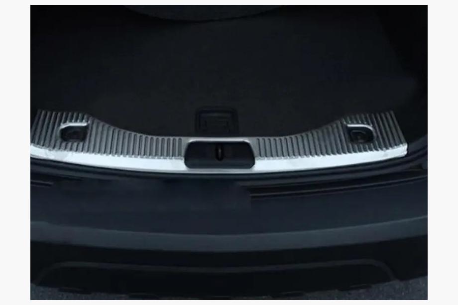 Opel Mokka 2012–2021 Nerezová ochranná lišta prahu kufra Libao Image
