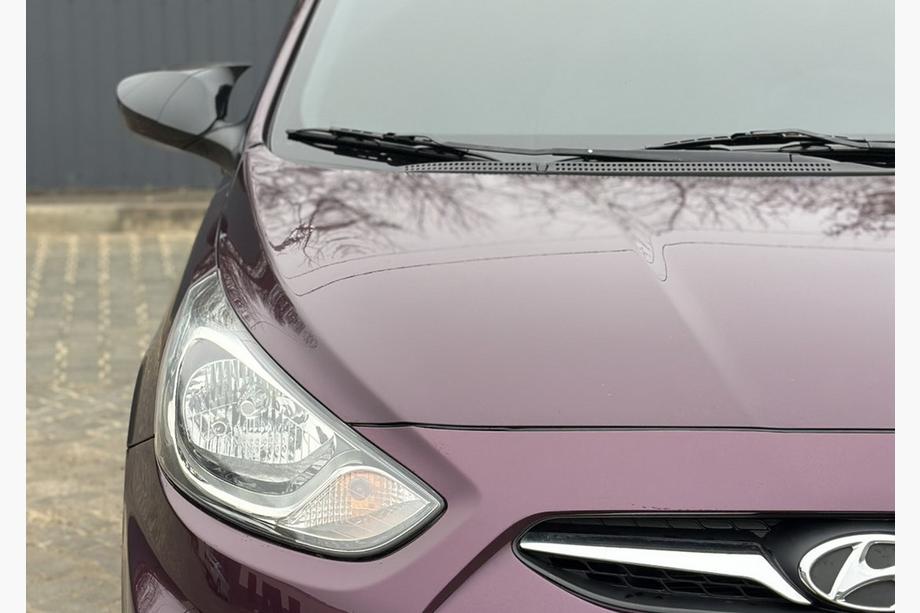 Hyundai Accent 2011–2017 Kryty zrkadiel s výrezom pre smerovku BMW-style (2 ks) Image