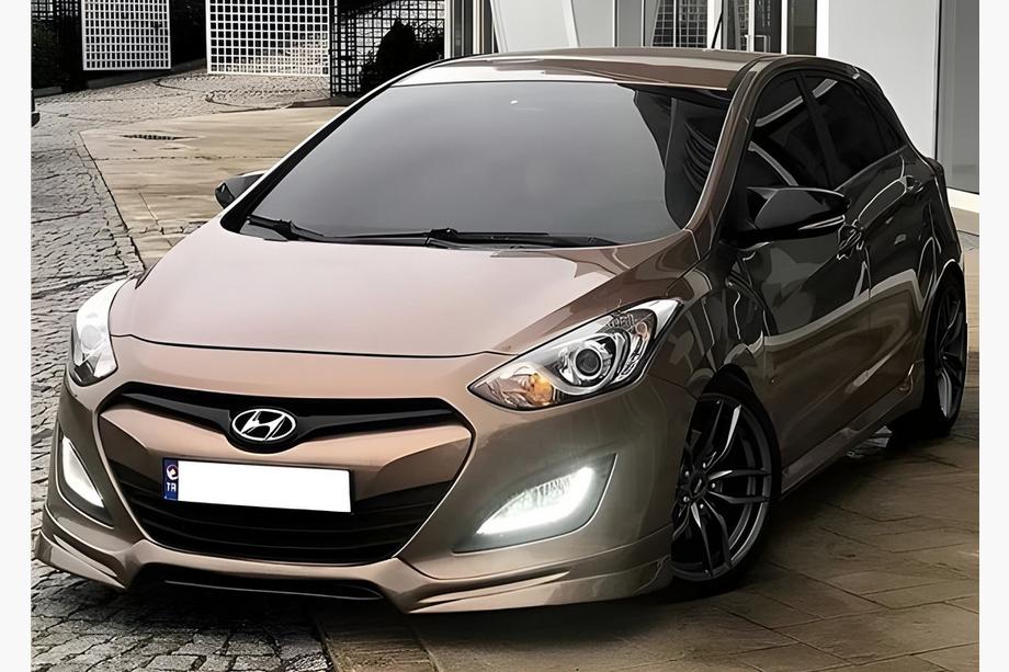 Hyundai I-30 2012–2017 Kryty zrkadiel s výrezom pre smerovku BMW-style (2 ks) Fotografia 4
