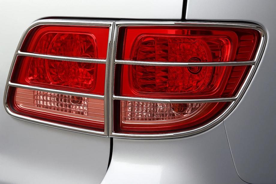 Toyota Fortuner 2006–2015 Ochrana zadných svetiel (nerez) Image