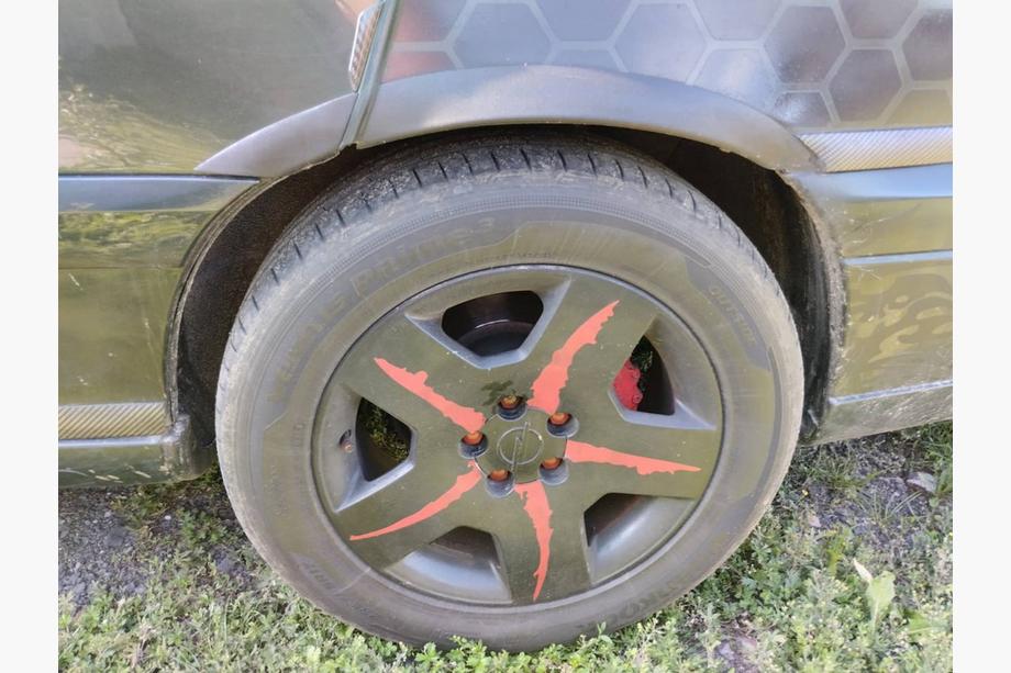 Opel Omega B 1994–2003 Lemy blatníkov (4 ks, čierne, ABS plast) Image