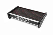 Nissan Primastar 2002–2014 Polička na palubnú dosku (2001-2010, čierna s červeným prešívaním) fotografia 1