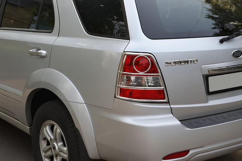 Kia Sorento I BL 2002–2009 Ochrana zadných svetiel (nerez) Fotografia 1
