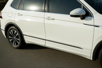 Volkswagen Tiguan 2016–2023 Nerezové lišty na dvere Carmos (sada 4 ks) fotografia 4