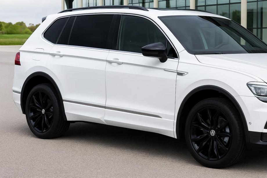 Volkswagen Tiguan 2016–2023 Nerezové lišty na dvere Carmos (sada 4 ks) Image