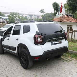 Plastová lišta na veko kufra (3-dielna) Dacia Duster 2018–2024 fotografia 3