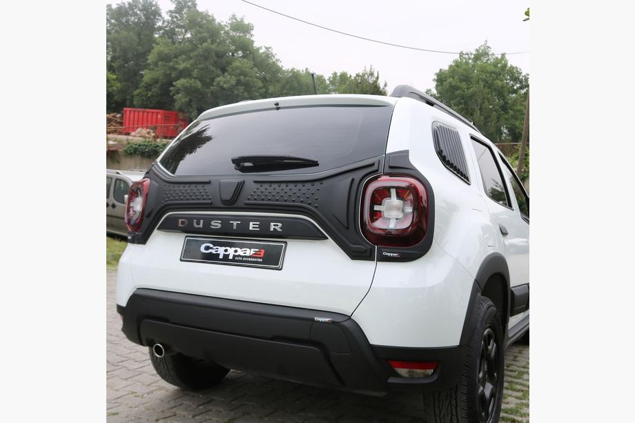 Dacia Duster 2018–2024 Plastová lišta na veko kufra (3-dielna) Fotografia 1