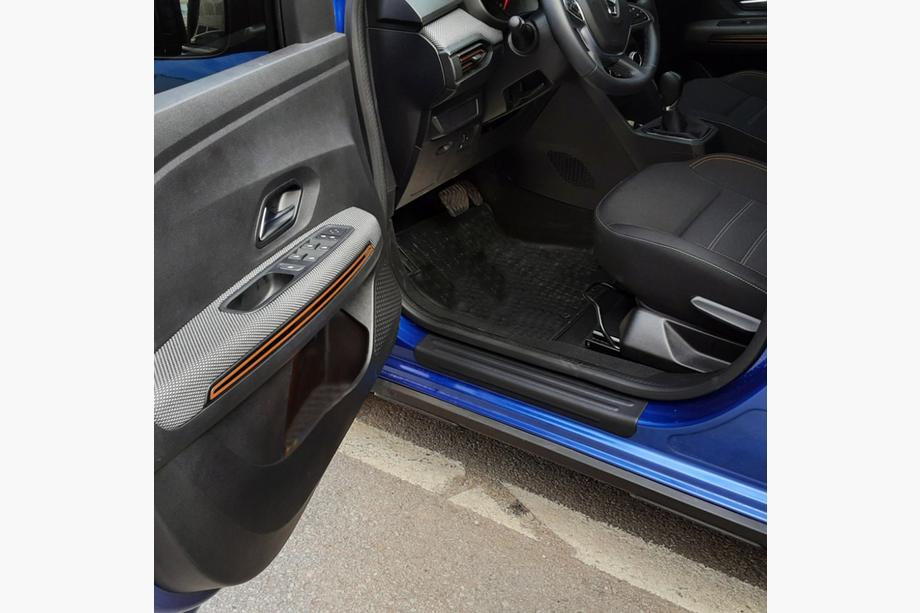 Dacia Sandero 2021– EuroCap kryty dverových prahov (4 ks, ABS) Image