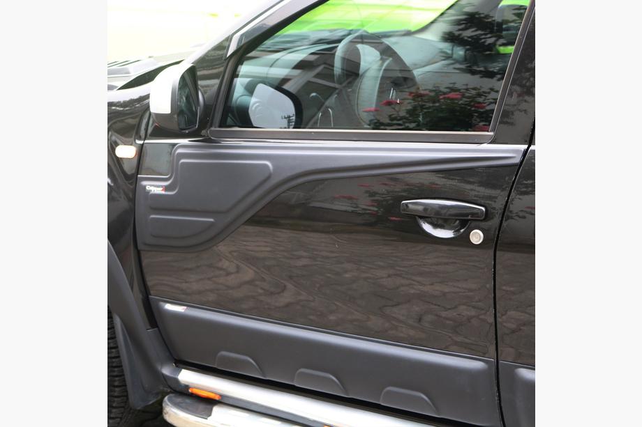 Renault Duster 2008–2017 Horné lišty dverí (2 ks) Fotografia 3