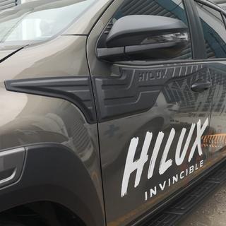 Lišta na hornú časť dverí (4 ks, ABS) Toyota Hilux 2015– fotografia 3