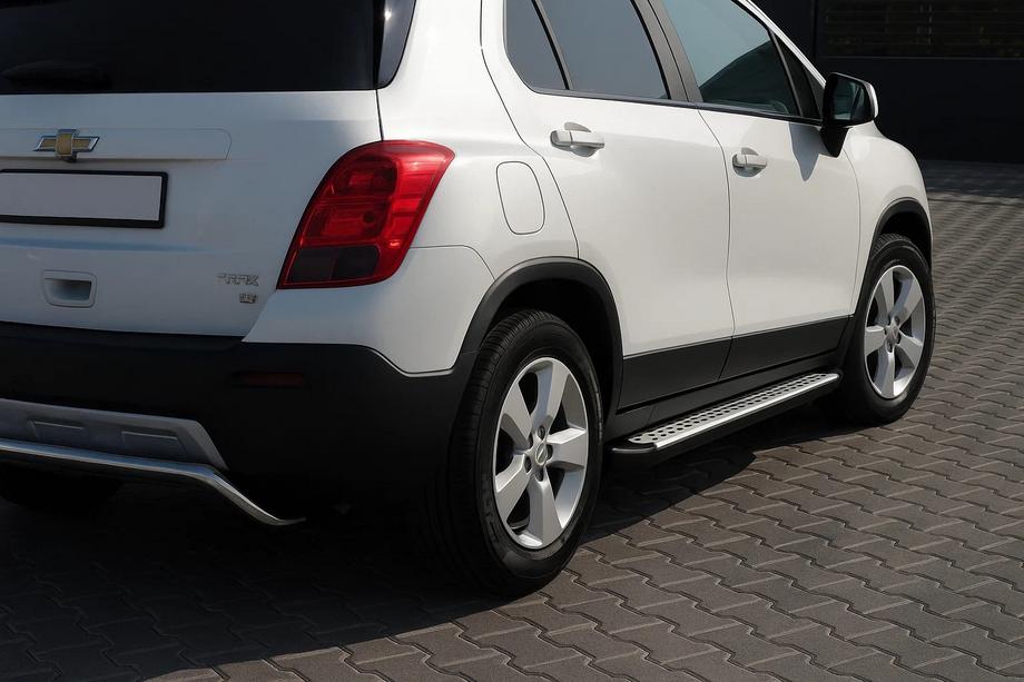 Chevrolet Trax 2012–2023 OEM V2 bočné nášľapy (2 ks., hliník) Image