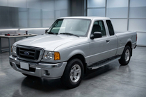 Ford Ranger 2002–2006 Bočné nášľapy BlackLine (2 ks, hliník) fotografia 1