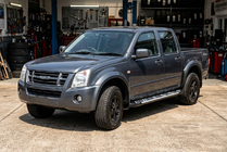 Isuzu D-Max 2002–2011 Bočné nášľapy Sunrise (2007-2012, 2 ks, hliník) fotografia 1