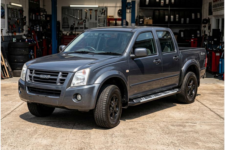 Isuzu D-Max 2002–2011 Bočné nášľapy Sunrise (2007-2012, 2 ks, hliník) Image