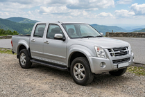 Isuzu D-Max 2002–2011 Bočné nášľapy Allmond Black (2007-2012, 2 ks, hliník) fotografia 1
