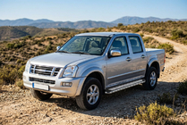 Isuzu D-Max 2002–2011 Bočné nášľapy Maydos V2 (2007-2012, 2 ks, hliník) fotografia 1
