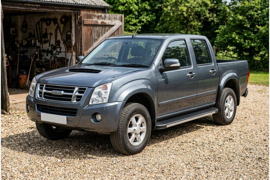 Isuzu D-Max 2002–2011 Bočné nášľapy Maya V1 (2007-2012, 2 ks, hliník) Image