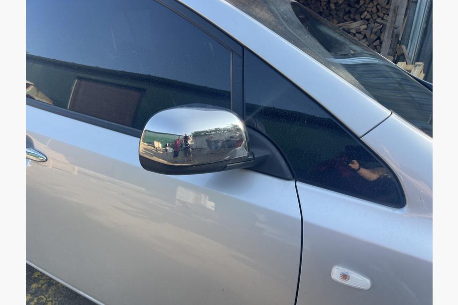 Nissan Leaf 2010–2017 Nerezové chrómové kryty spätných zrkadiel (2 ks) Image