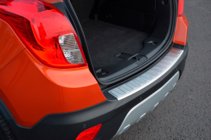 Opel Mokka 2012–2021 OmsaLine nerezová lišta na zadný nárazník (2012-2016) fotografia 1