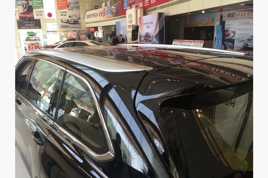 Toyota Highlander 2013–2019 Integrované strešné lyžiny sivé OEM (ABS plast) Image