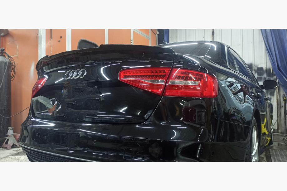 Audi A4 B8 2007–2015 Spojler HongHang (ABS, čierny lesk) Image