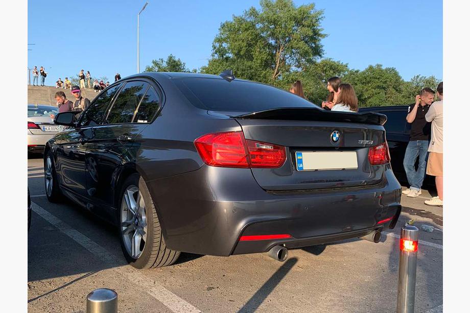 BMW rad 3 F30/F31 2012–2019 Spojler LIP V1 (1234 Upgrade, čierny) Image
