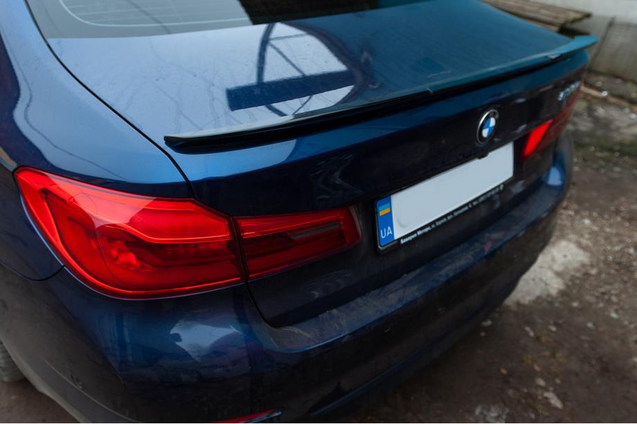 BMW 5. rad G30/G31 2017–2023 Spojler M-Performance V1 (1234 Upgrade, čierny) Image