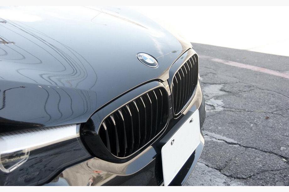 BMW 5. rad G30/G31 2017–2023 Ľadvinky 1 Bar (2017-2020, čierny lesk) Image
