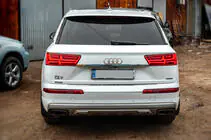 Audi Q7 2015–2026 Chrómová lišta nad ŠPZ (nerez) fotografia 4