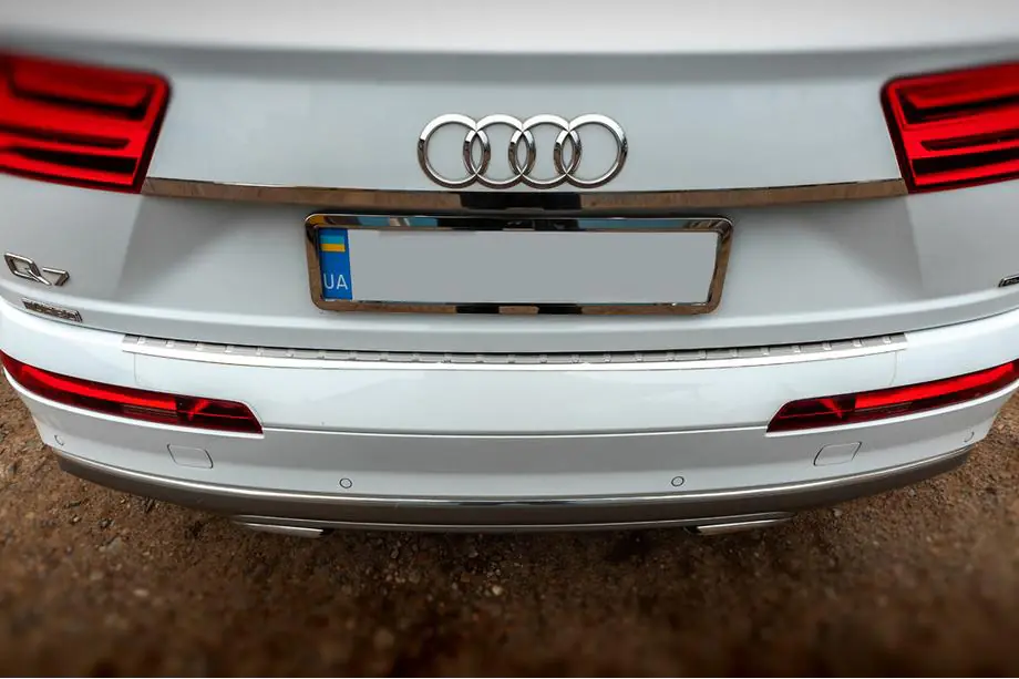 Audi Q7 2015–2026 Chrómová lišta nad ŠPZ (nerez) Image
