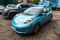 Nissan Leaf 2010–2017 Strešný nosič na hladkú strechu (chróm, pár) fotografia 8