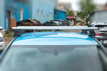 Nissan Leaf 2010–2017 Strešný nosič na hladkú strechu (chróm, pár) fotografia 5