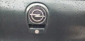 Opel Omega B 1994–2003 Emblém Turecko Rovná zadná strana (73 mm) fotografia 5