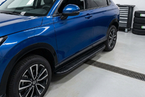 Honda HR-V 2021– Bočné nášľapy Bosphore Black (2 ks, hliník) fotografia 1