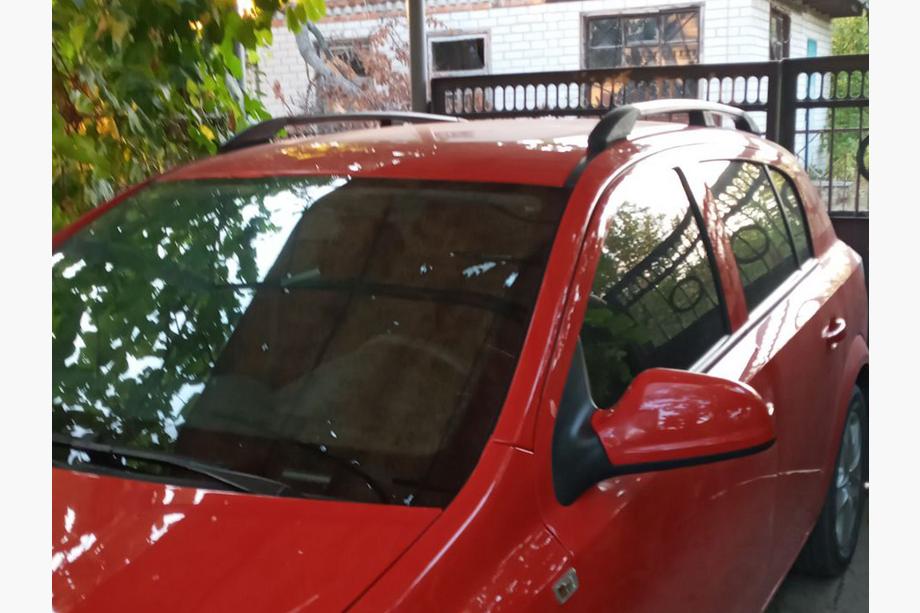 Opel Astra H 2004–2013 Hliníkové strešné lyžiny (HB, čierne) Image