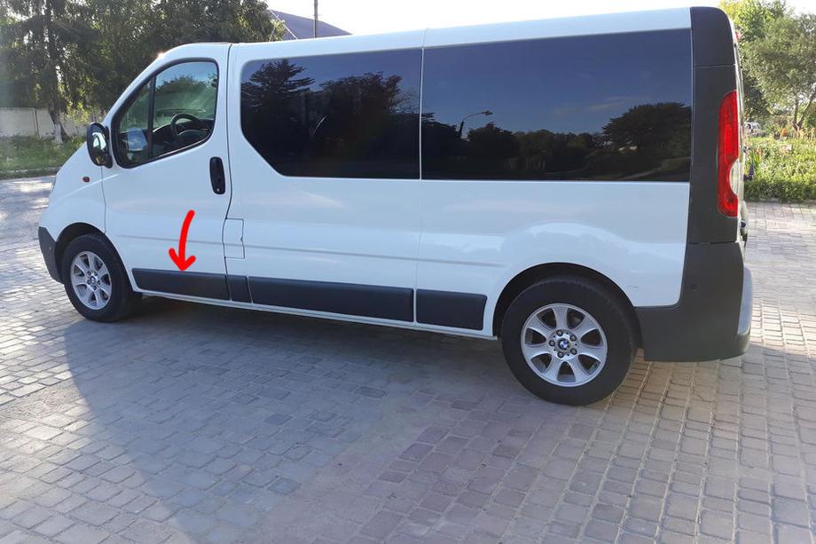 Renault Trafic 2001–2015 Originálna použitá dverová lišta (L1) Image